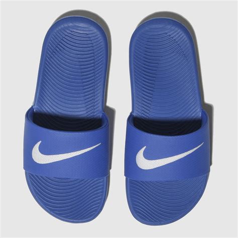 boys nike sliders size 5.